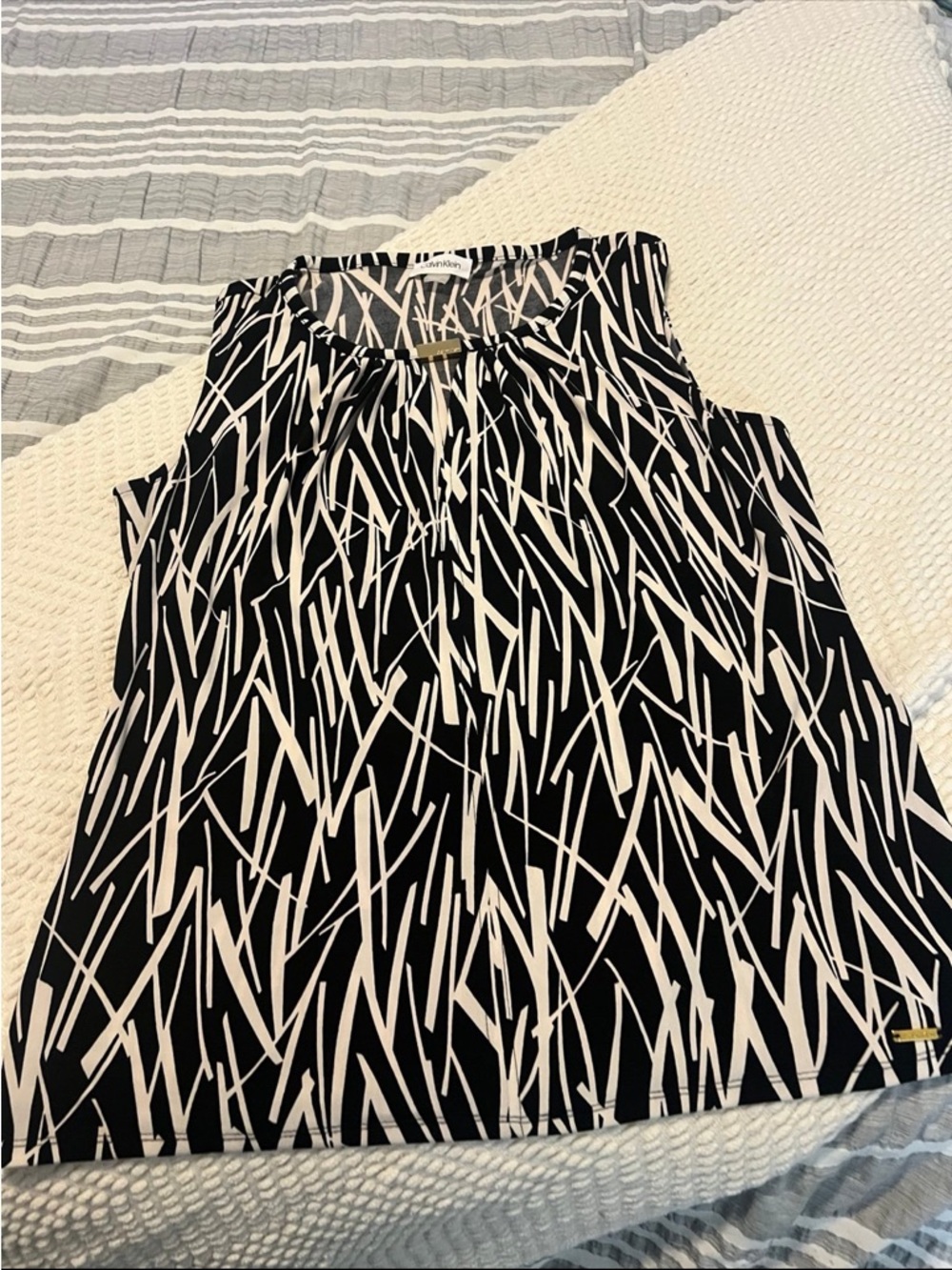 Calvin Klein Black and White Patterned Sleeveless Blouse